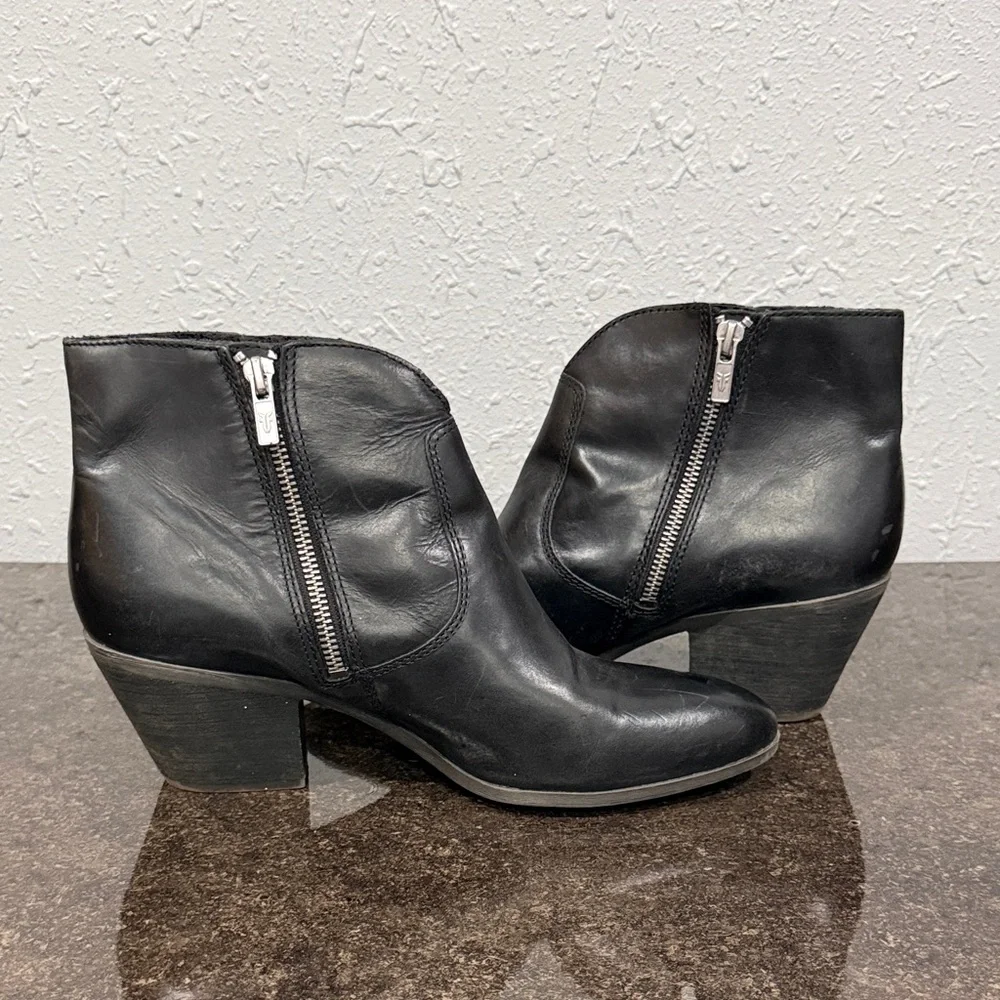 Frye Jennifer‎ Distressed Black Leather Ankle Boots Size 10